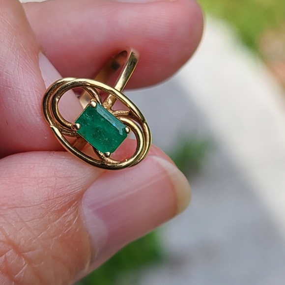Emeral cut emerald ring 10kt gold - Picture 7 of 9